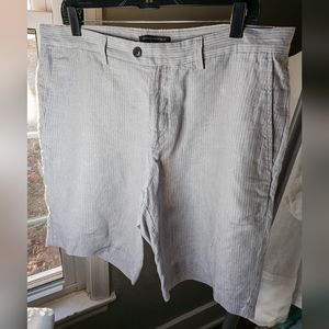 size 34 100% linen Banana Republic Aiden men's shorts.